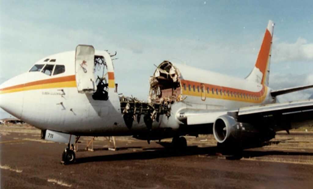 Boeing 737-200 lotu Aloha Airlines 243 po wylądowaniu